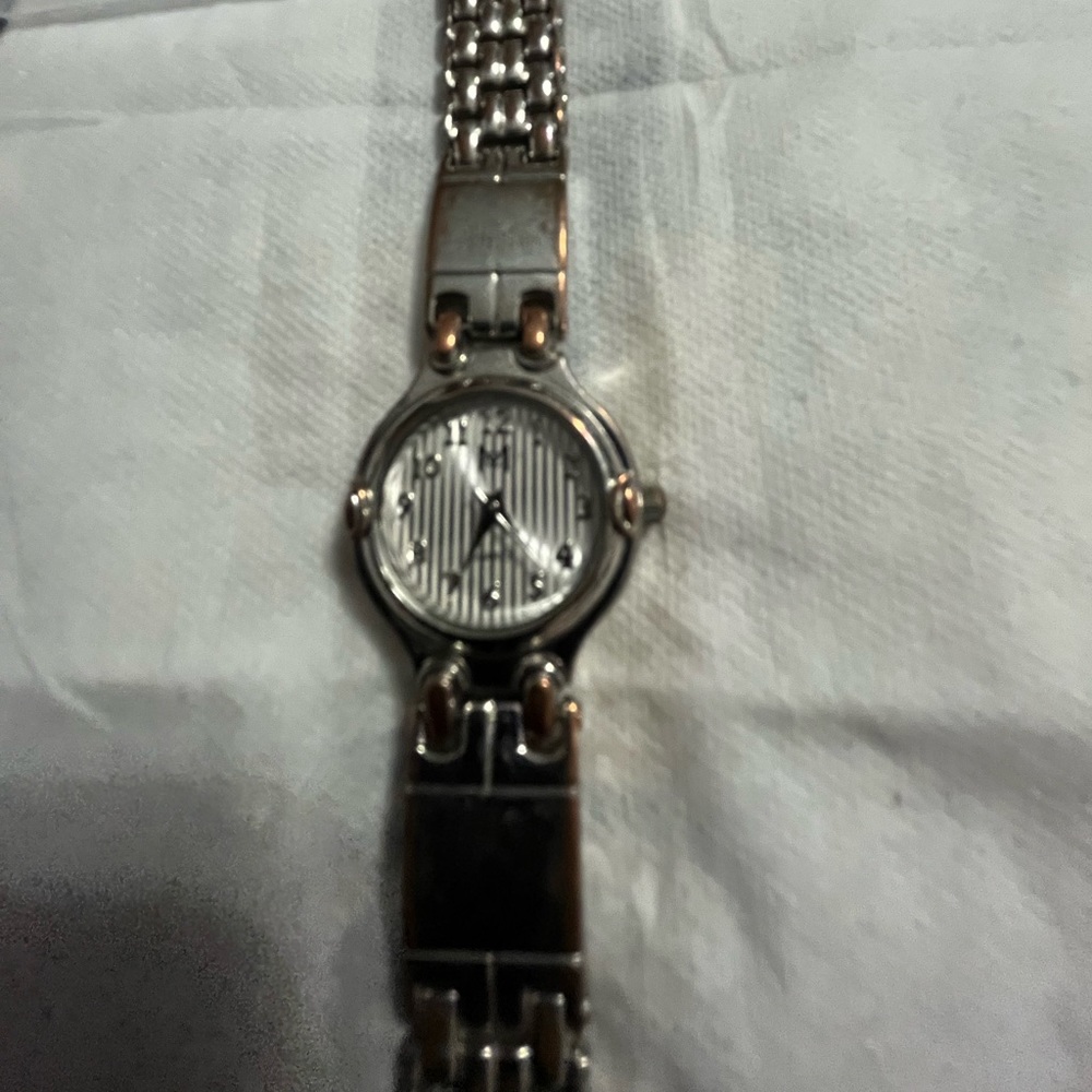Ladies quartz watch
